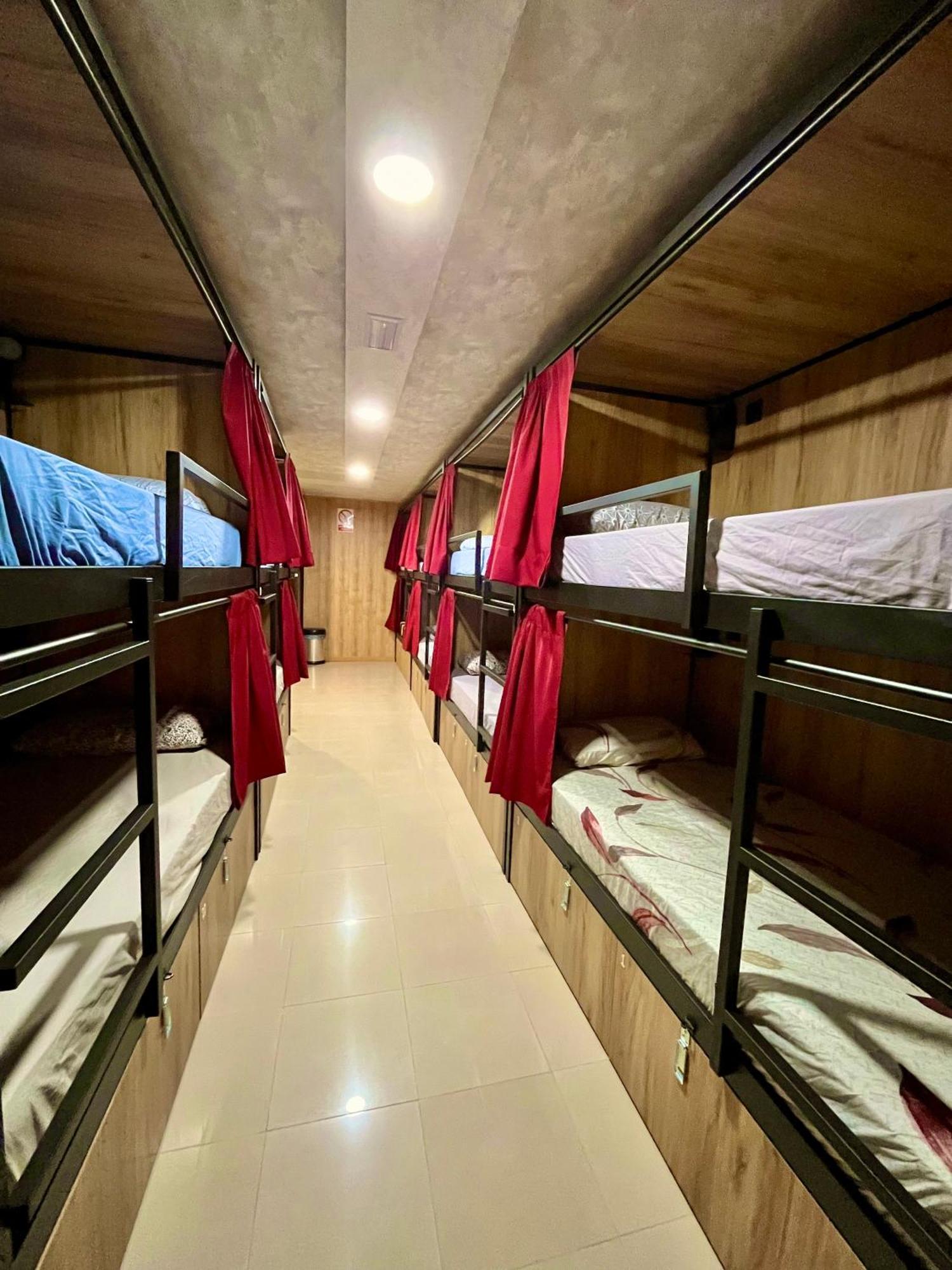 Velvet Hostel Madrid Kültér fotó