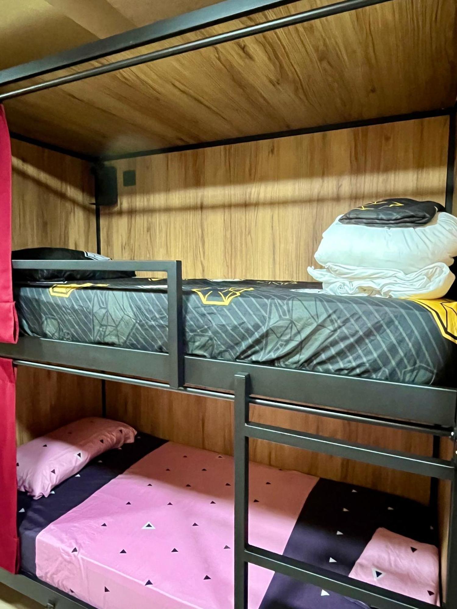 Velvet Hostel Madrid Kültér fotó